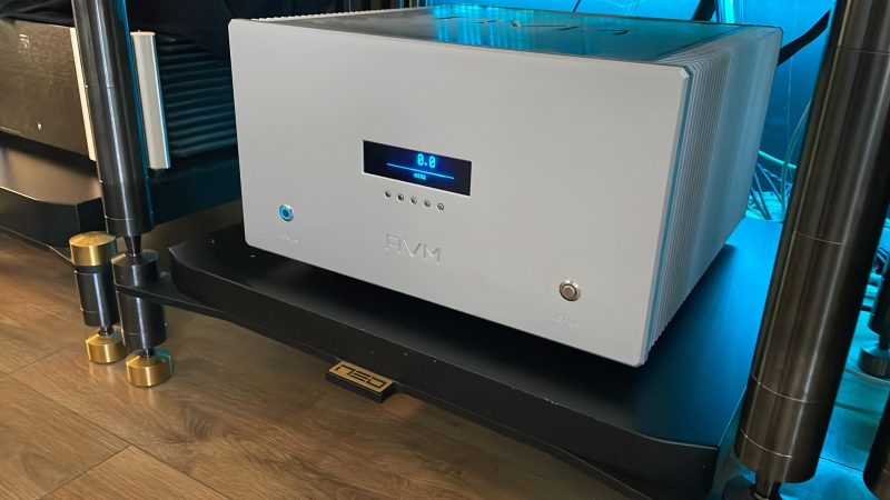 AVM Ovation 8.2 power amp