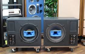 811C | מוניטורי JBL